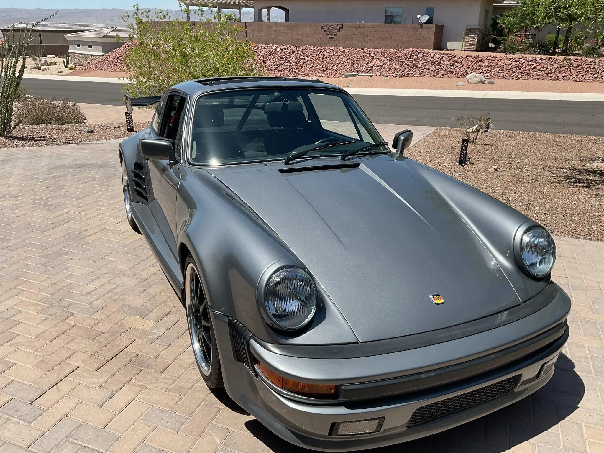 Modified 1976 Porsche 911S Coupe