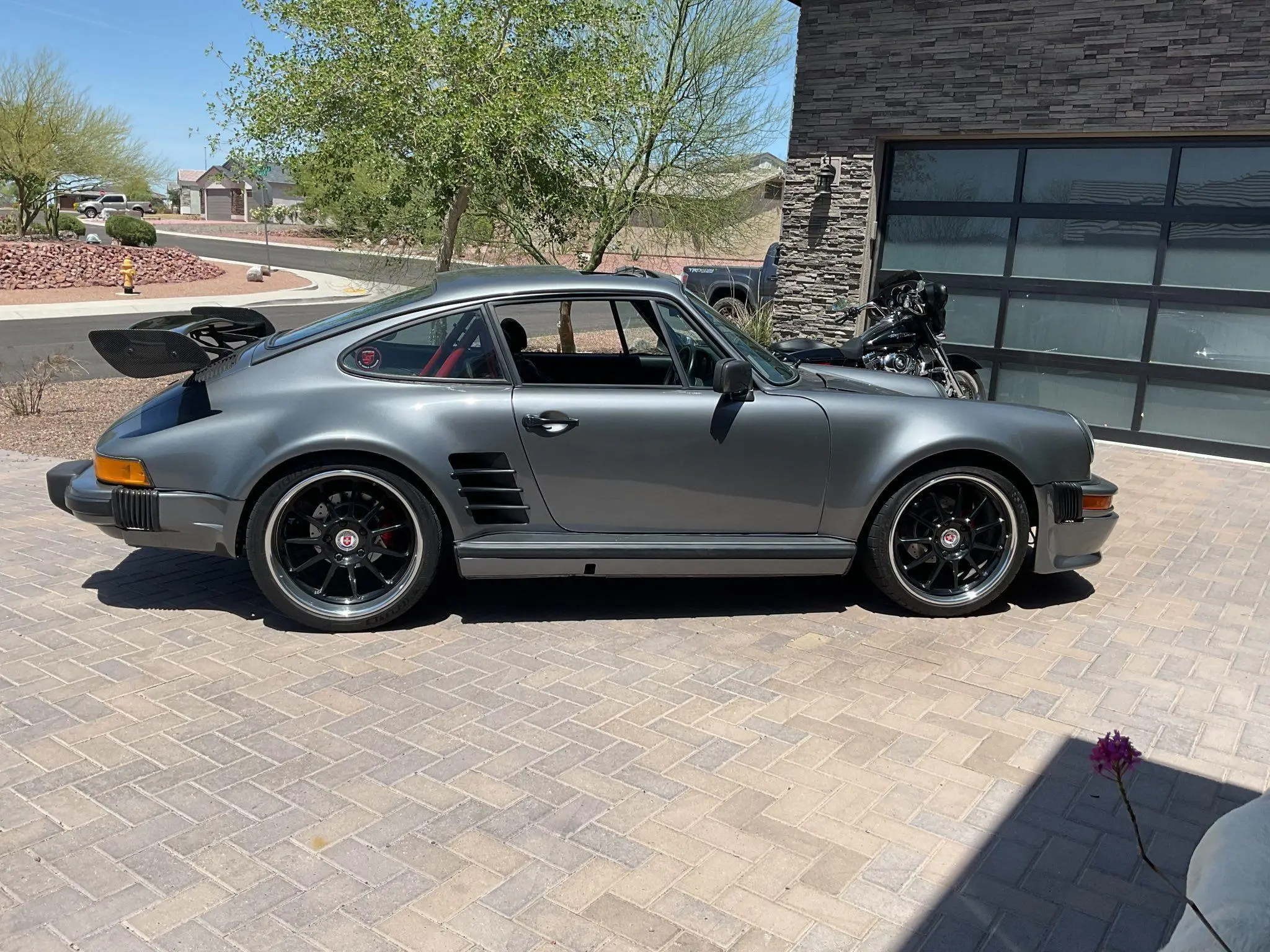 Modified 1976 Porsche 911S Coupe