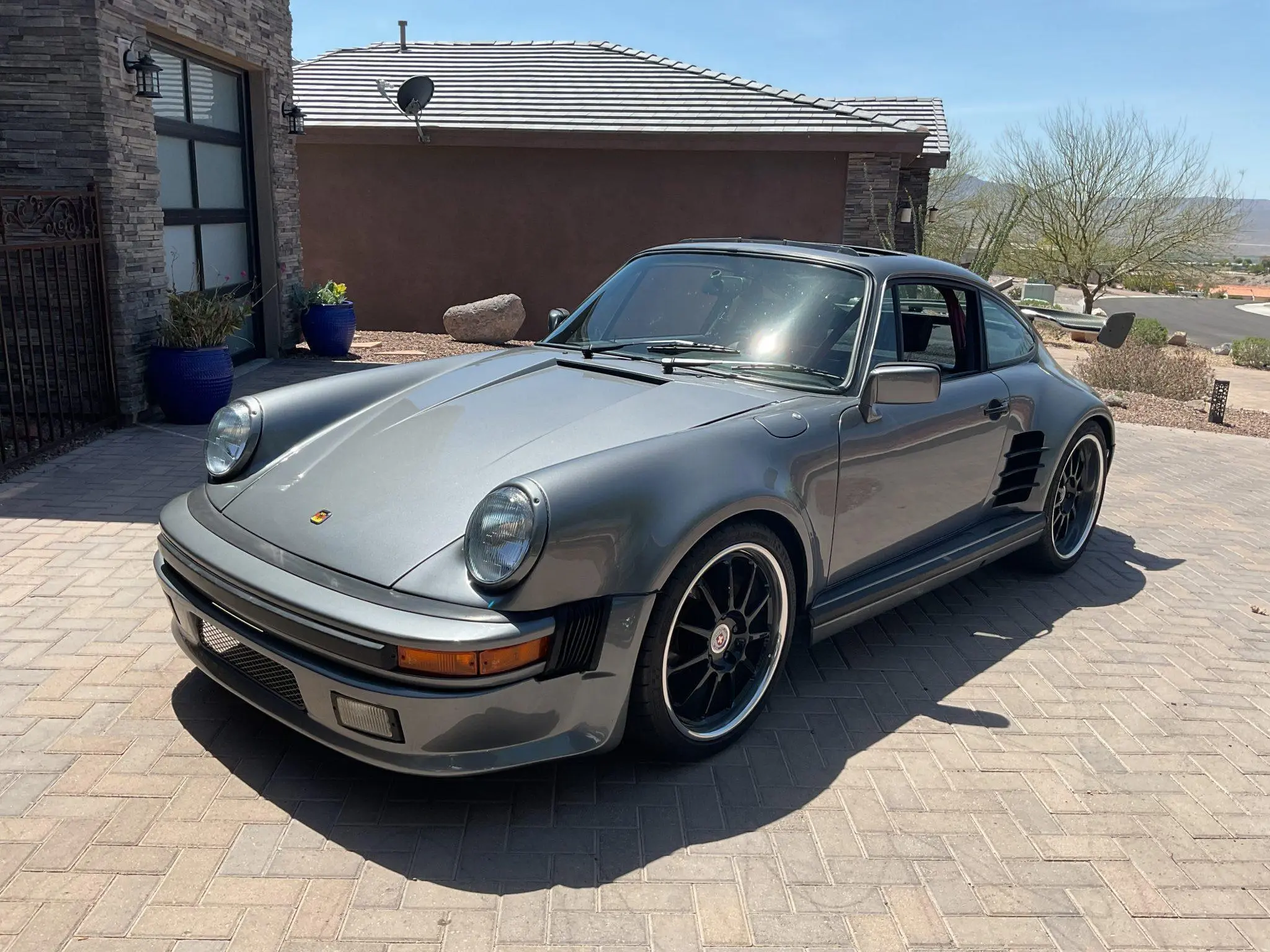 Modified 1976 Porsche 911S Coupe