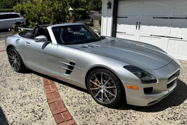 9k-Mile 2012 Mercedes-Benz SLS AMG Roadster